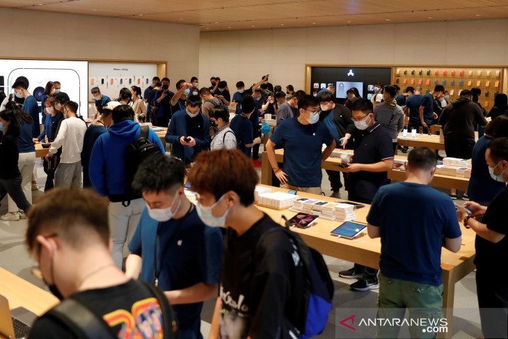 Nguoi Trung Quoc doi mua de mua iPhone 13 anh 3