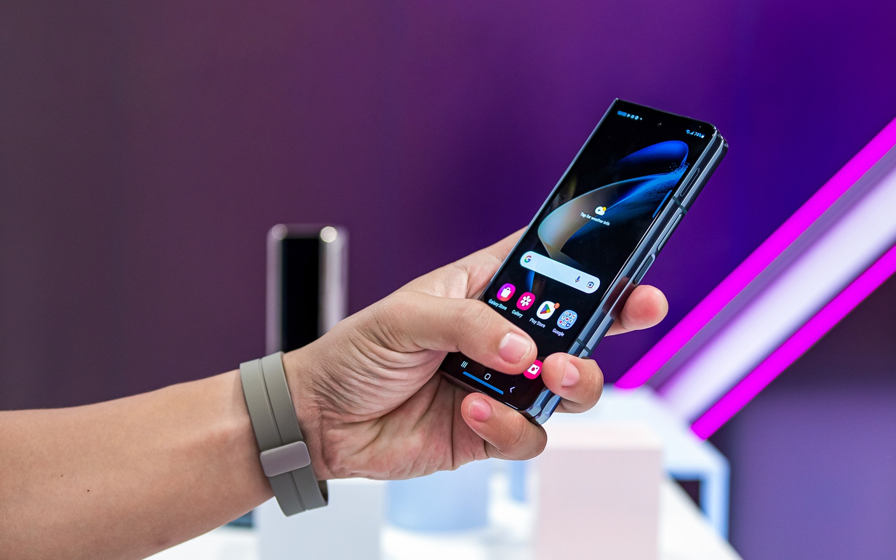 Trai nghiem bo doi smartphone gap moi nhat cua Samsung anh 3