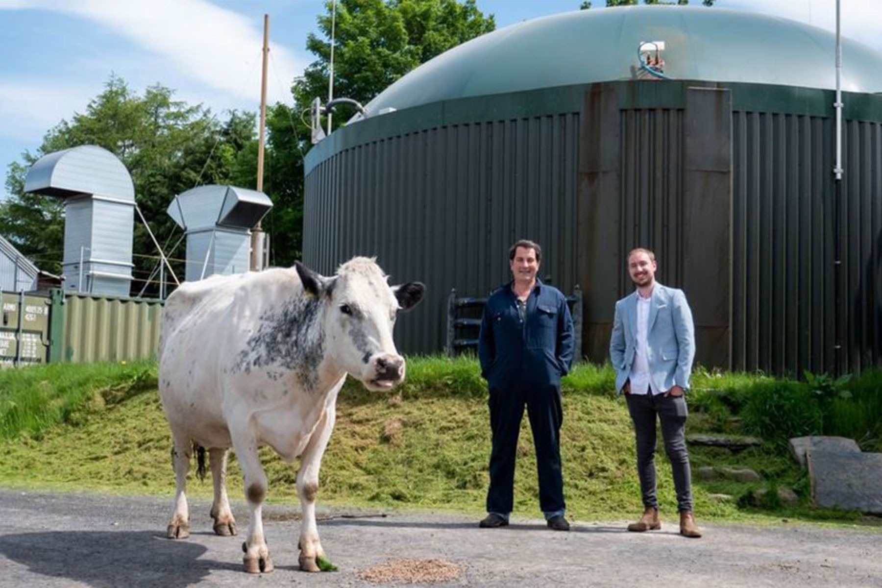 Trang trai dung phan bo de chay may dao coin hinh anh