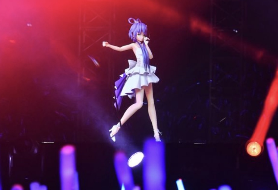 Hang tram trieu nguoi Trung Quoc dang theo doi mot ca si khong co that hinh anh