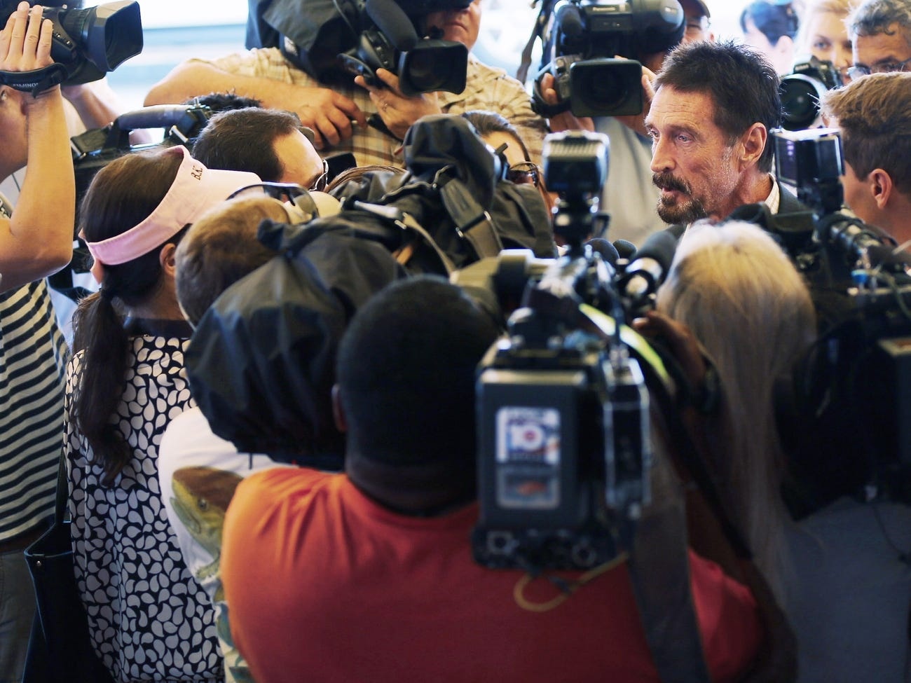 Cuoc doi John McAfee anh 8