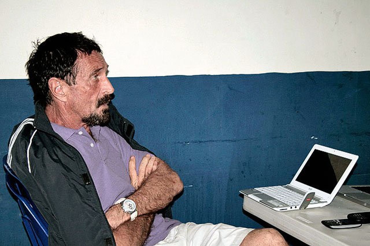 Cuoc doi John McAfee anh 12