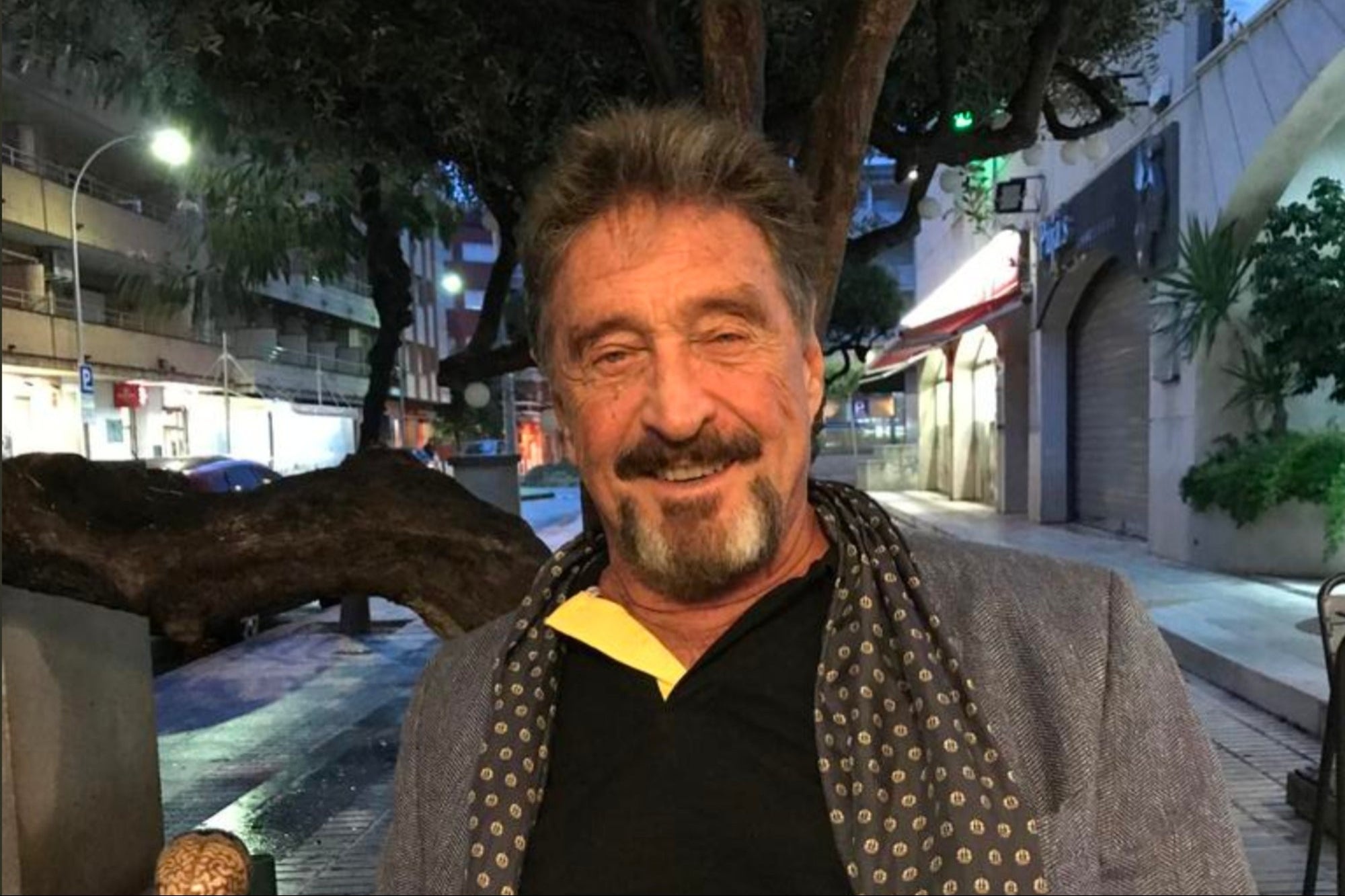 Cuoc doi John McAfee anh 15