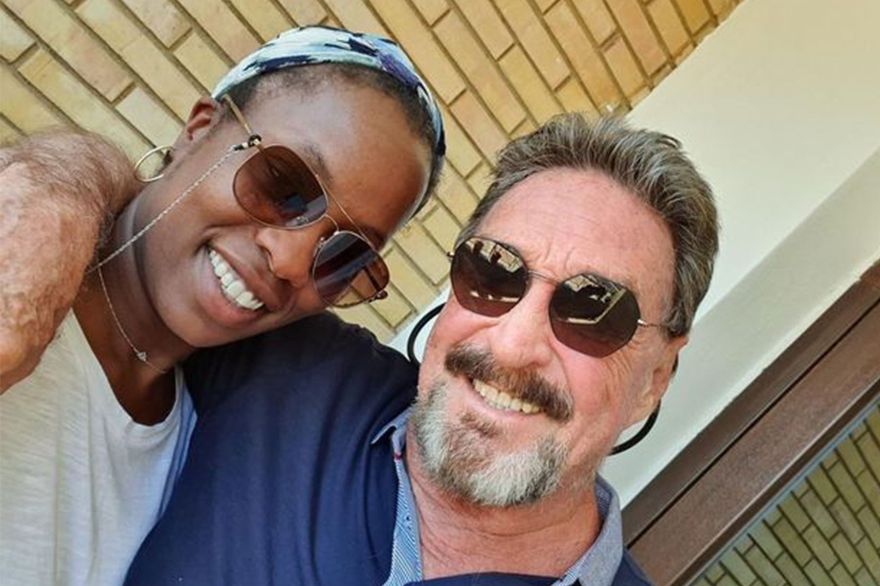 Vo John McAfee: ‘Chong toi khong tu sat’ hinh anh