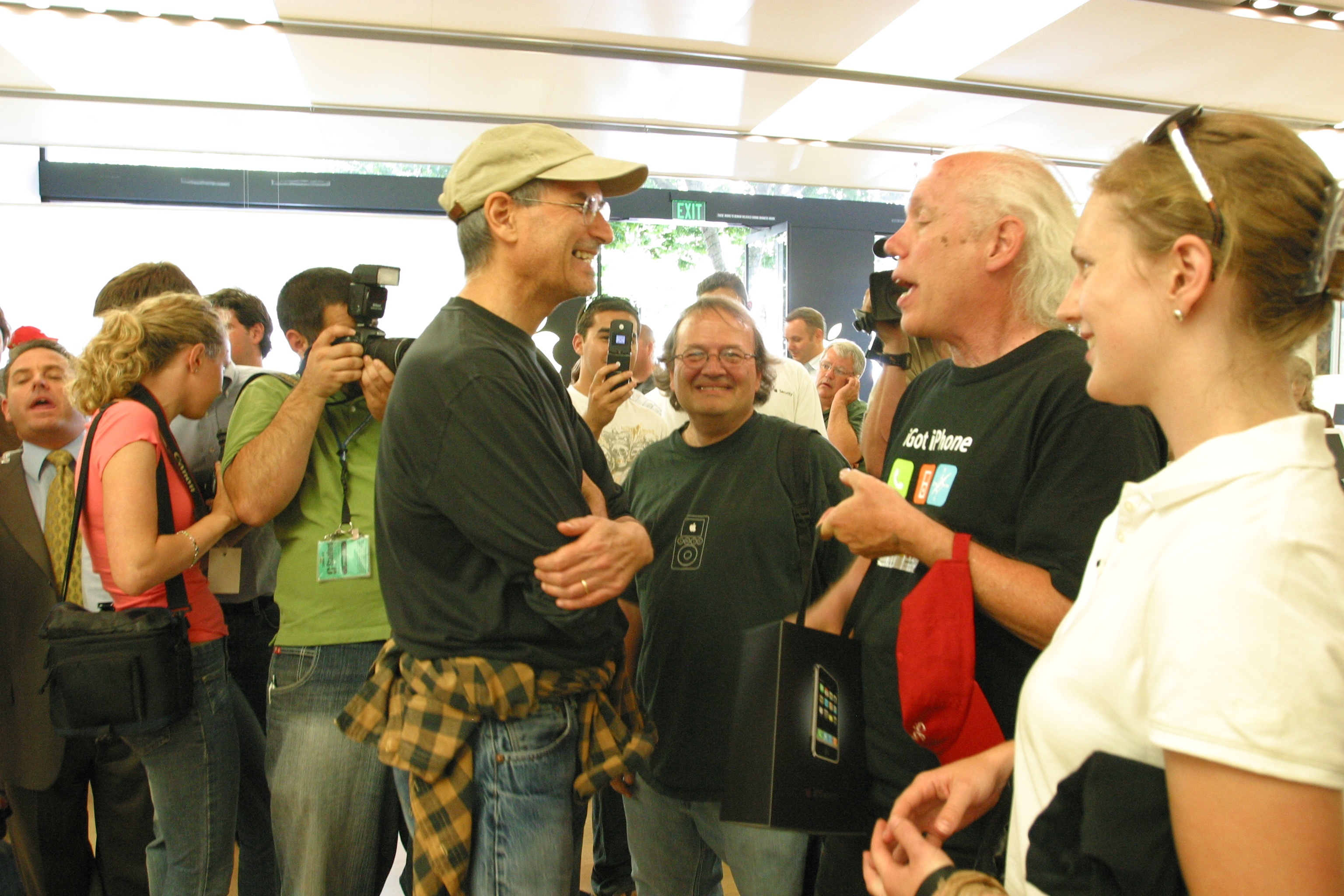 Hinh anh mo ban iPhone 2007 anh 15