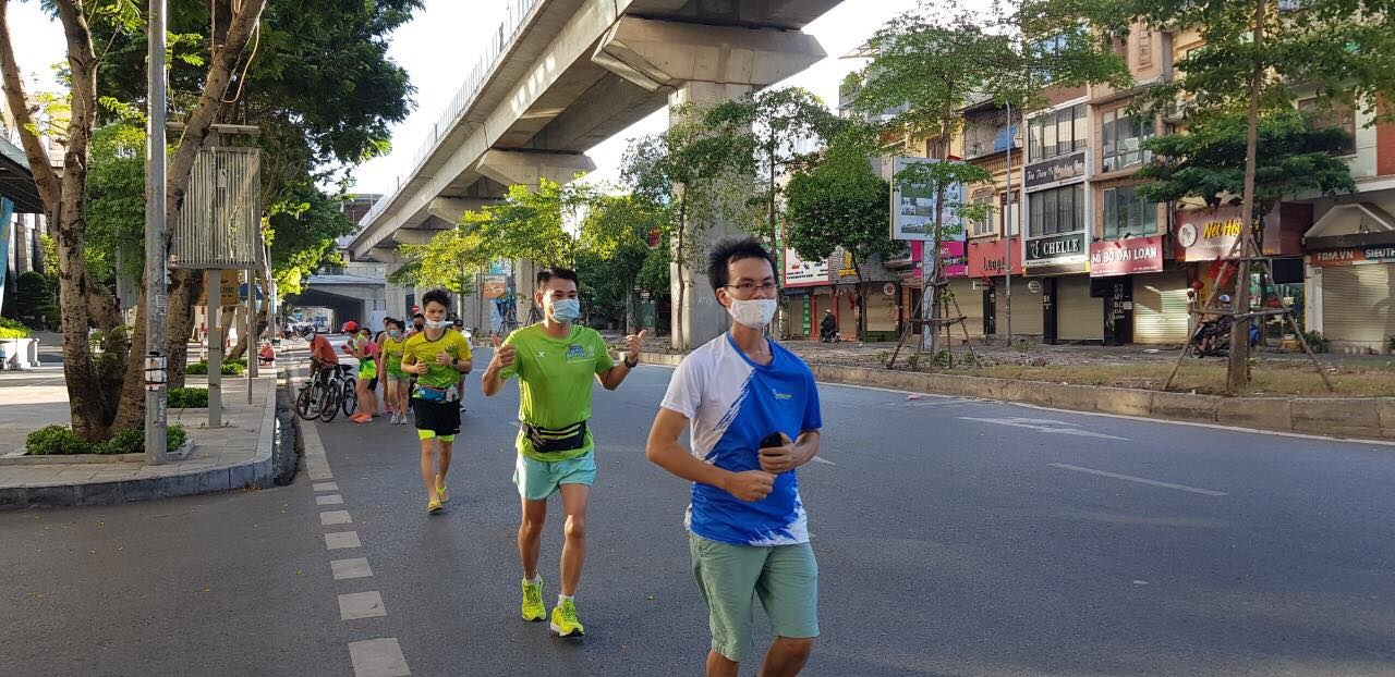 Ung dung chay bo ve hinh anh 5