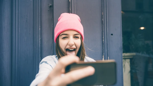 Na Uy ra luat ve ‘song ao’ tren Internet hinh anh