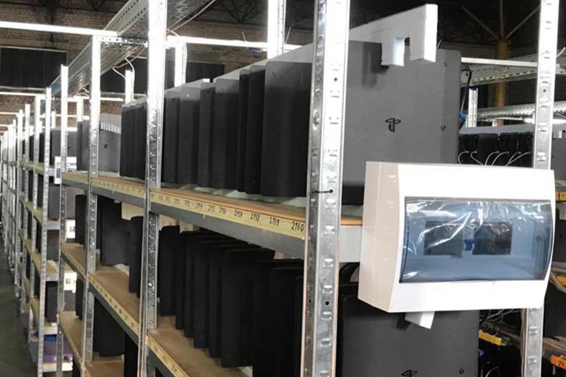 Dung 3.800 may PlayStation 4 lam may dao coin hinh anh