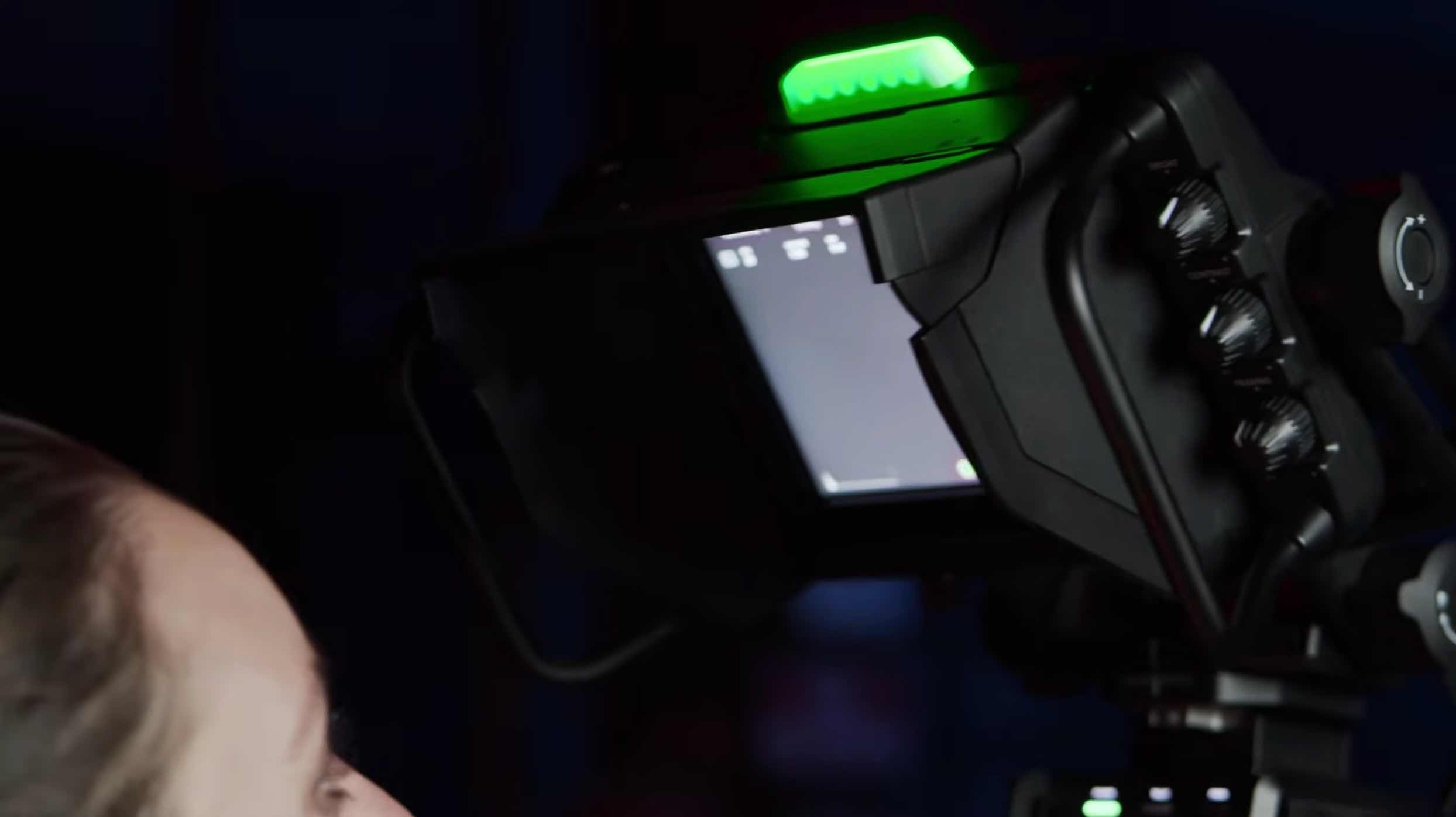 Camera truyen hinh lon va dat anh 11