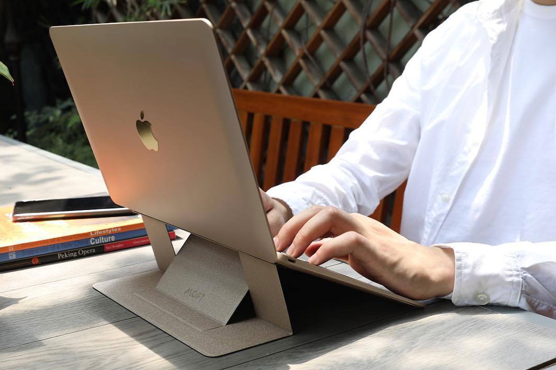 10 phu kien cong nghe huu ich khi lam viec tai nha hinh anh