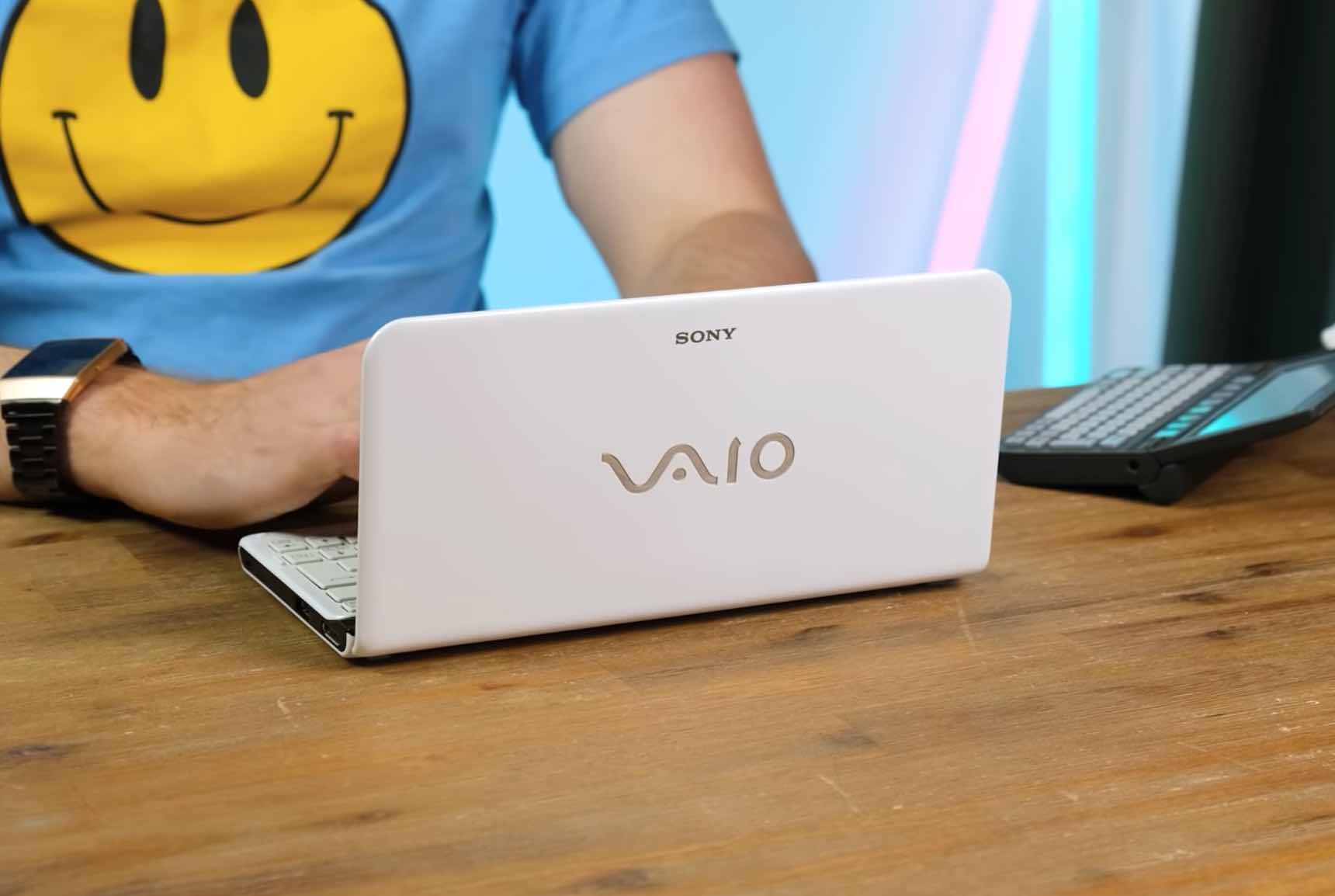 Laptop Sony co the bo vua tui quan hinh anh