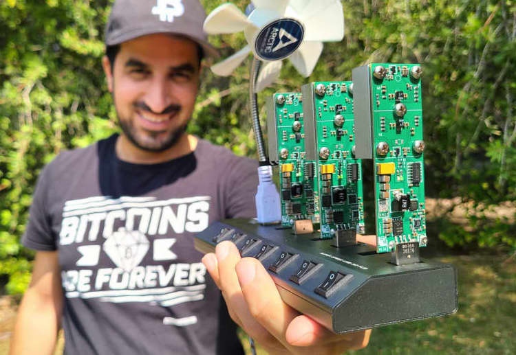 May dao Bitcoin cam tay gia chua den 1.000 USD hinh anh