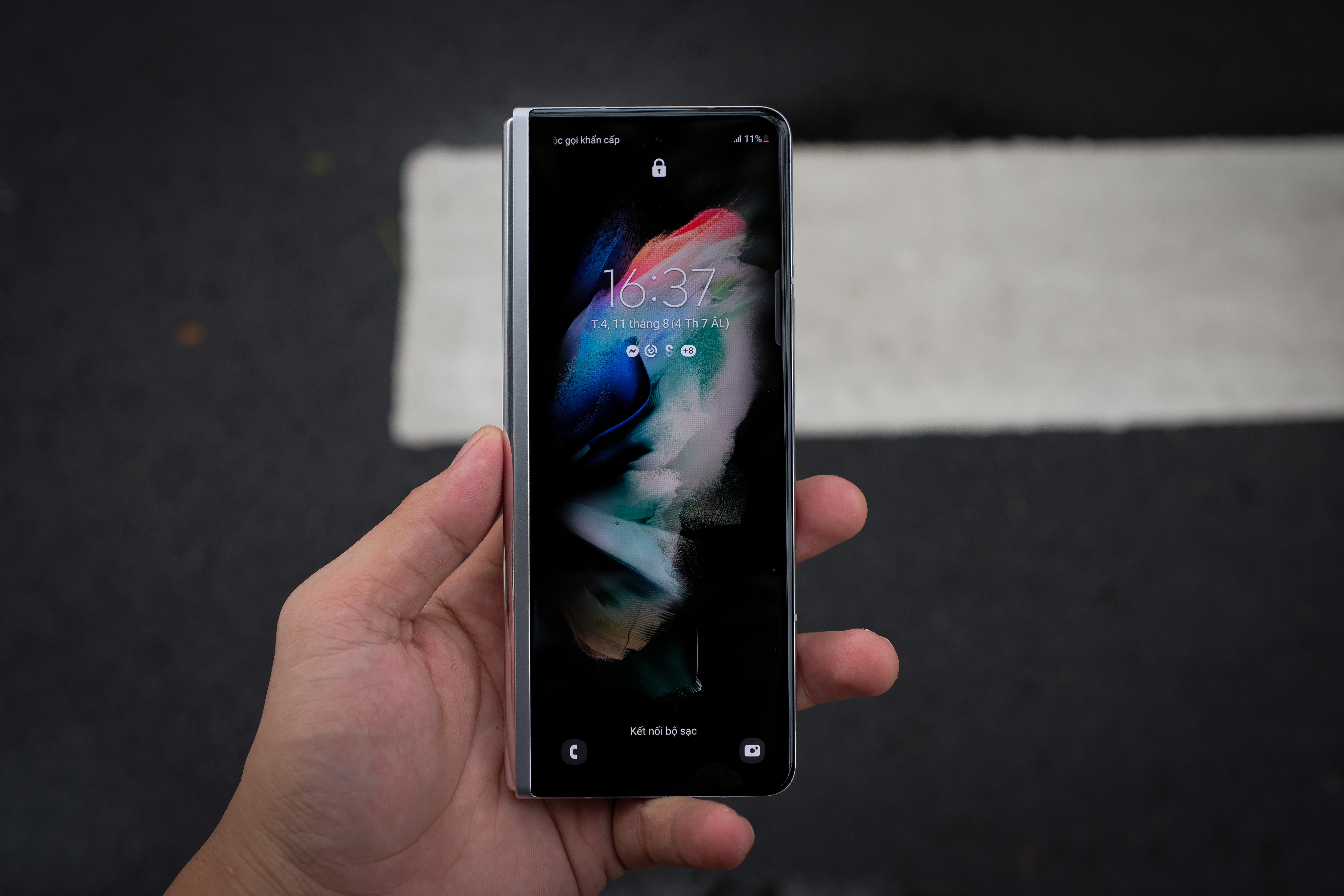 Tren tay Samsung Galaxy Z Fold3 anh 4