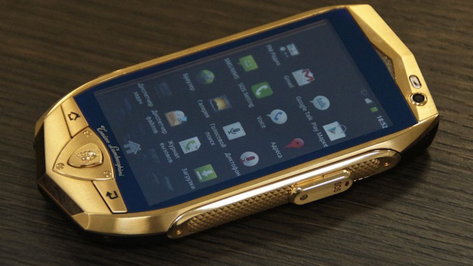 Nhung chiec dien thoai mang thuong hieu sieu xe anh 4