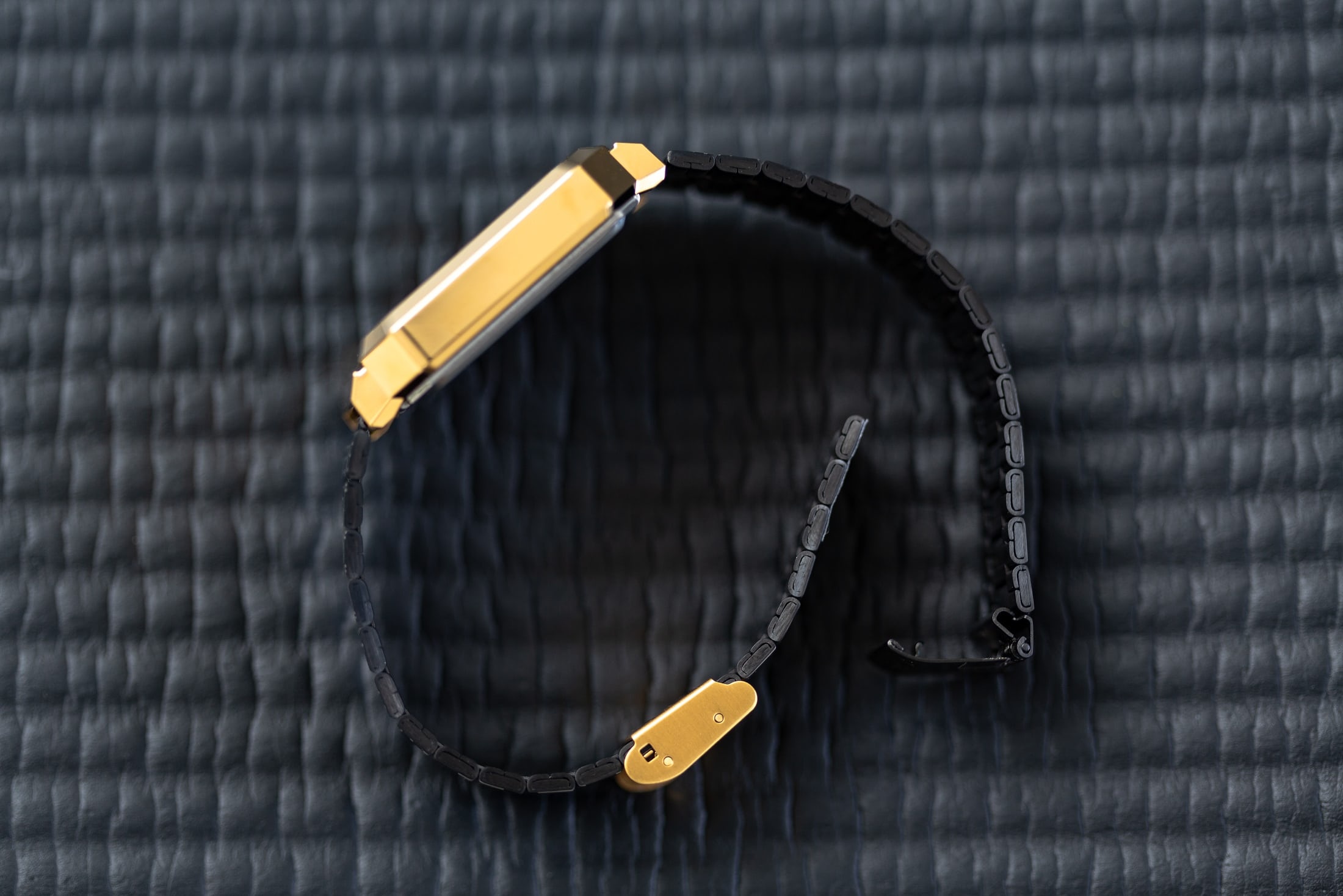 Tren tay dong ho Casio A100WEPC lay cam hung tu game tuoi tho anh 7