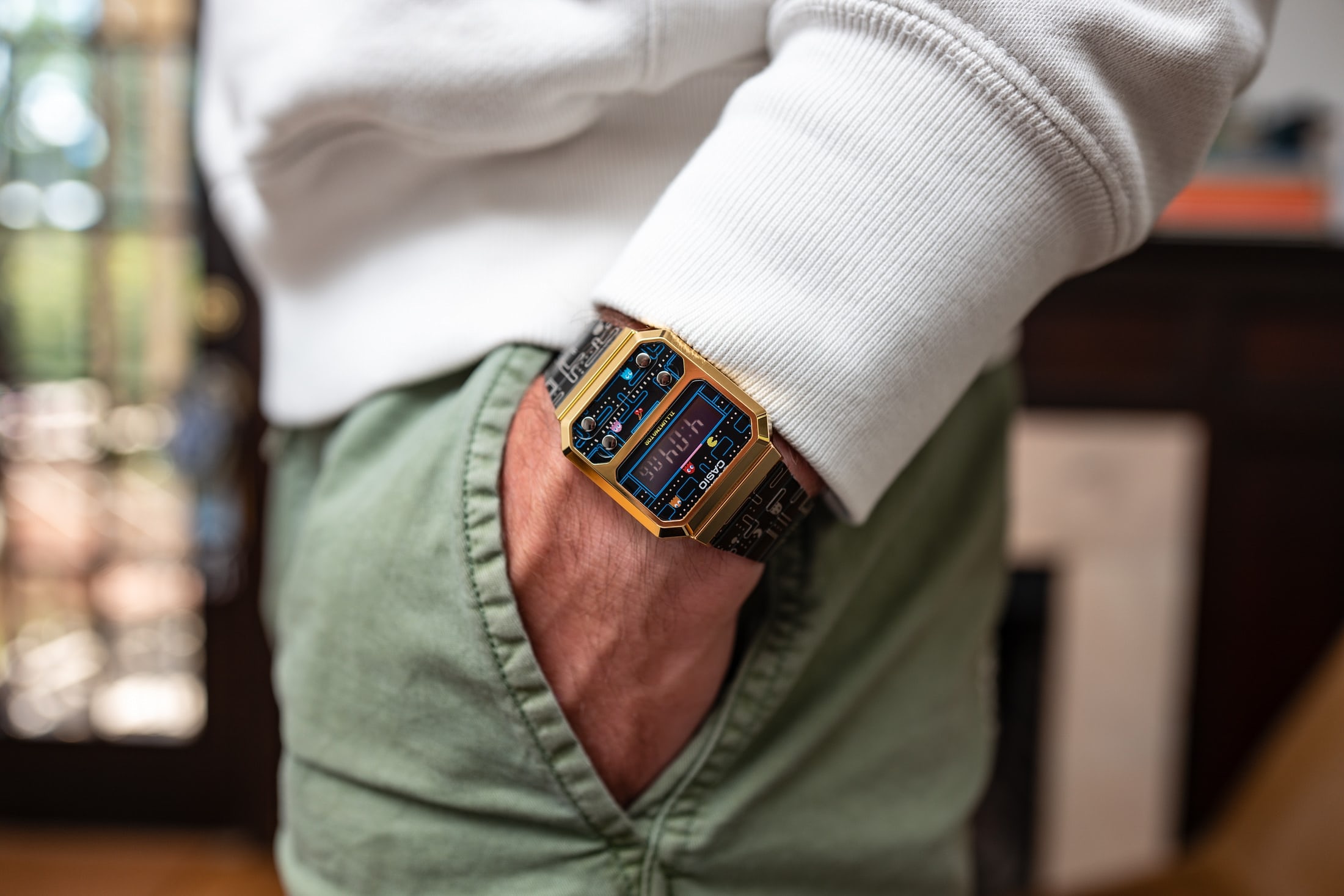 Tren tay dong ho Casio A100WEPC lay cam hung tu game tuoi tho anh 11