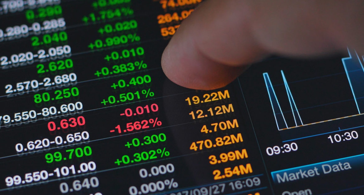 Mat hon 700.000 USD vi tin loi chuyen gia tai chinh tren YouTube hinh anh