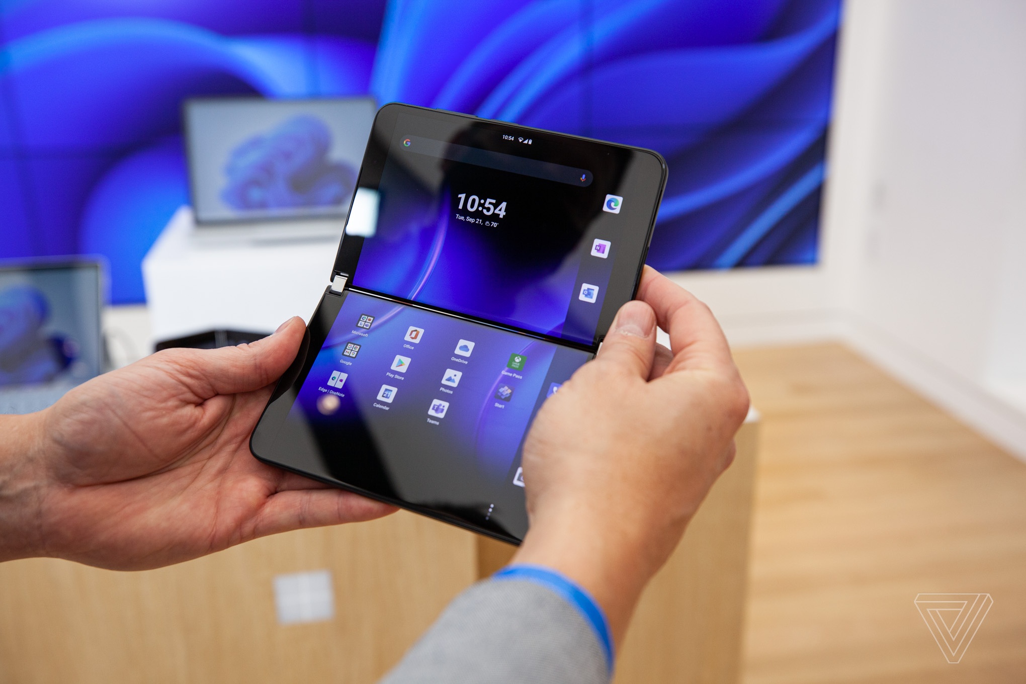 Microsoft ra mat Surface Duo 2 anh 3