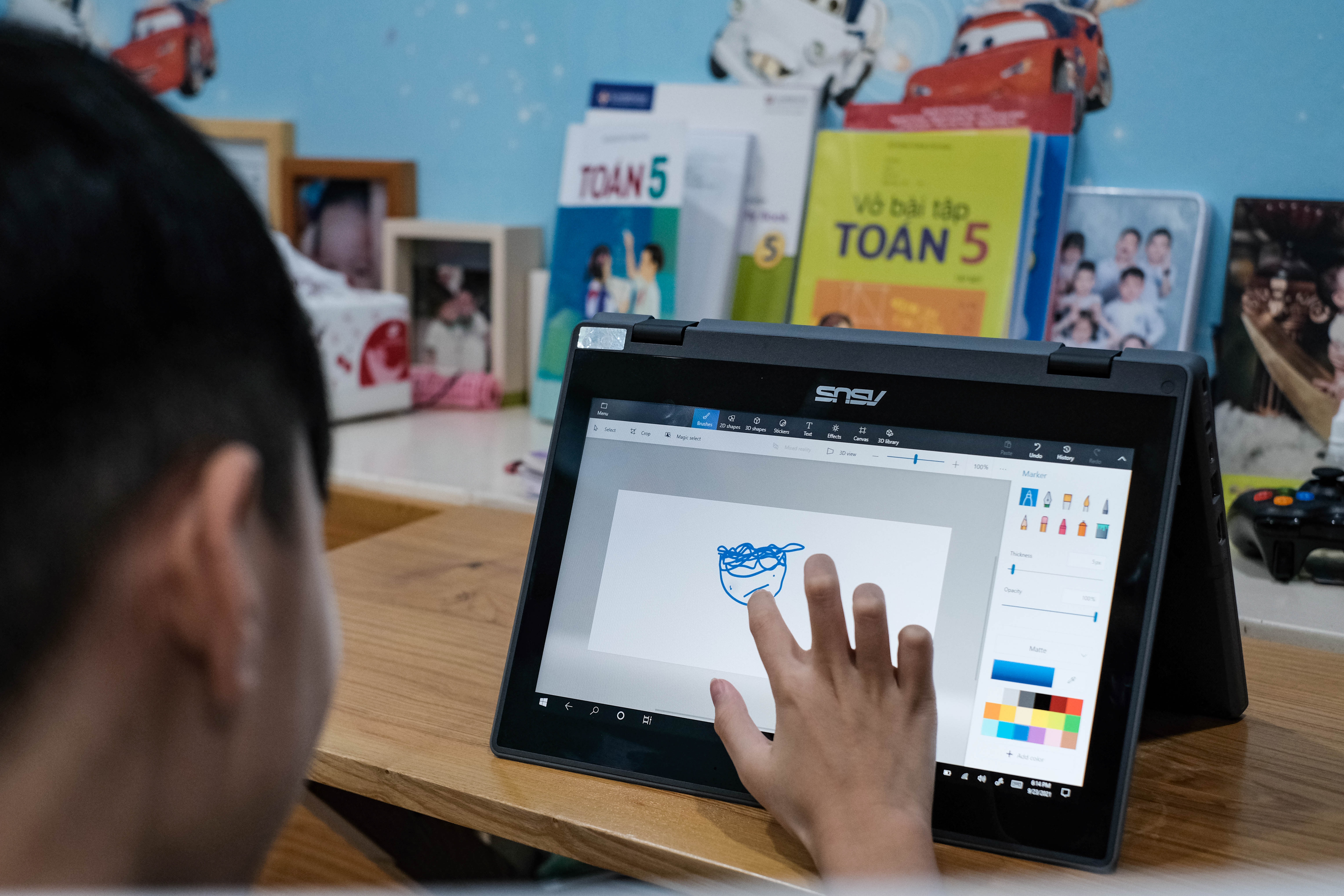 Cac mau laptop gia tot dang mua hien nay hinh anh