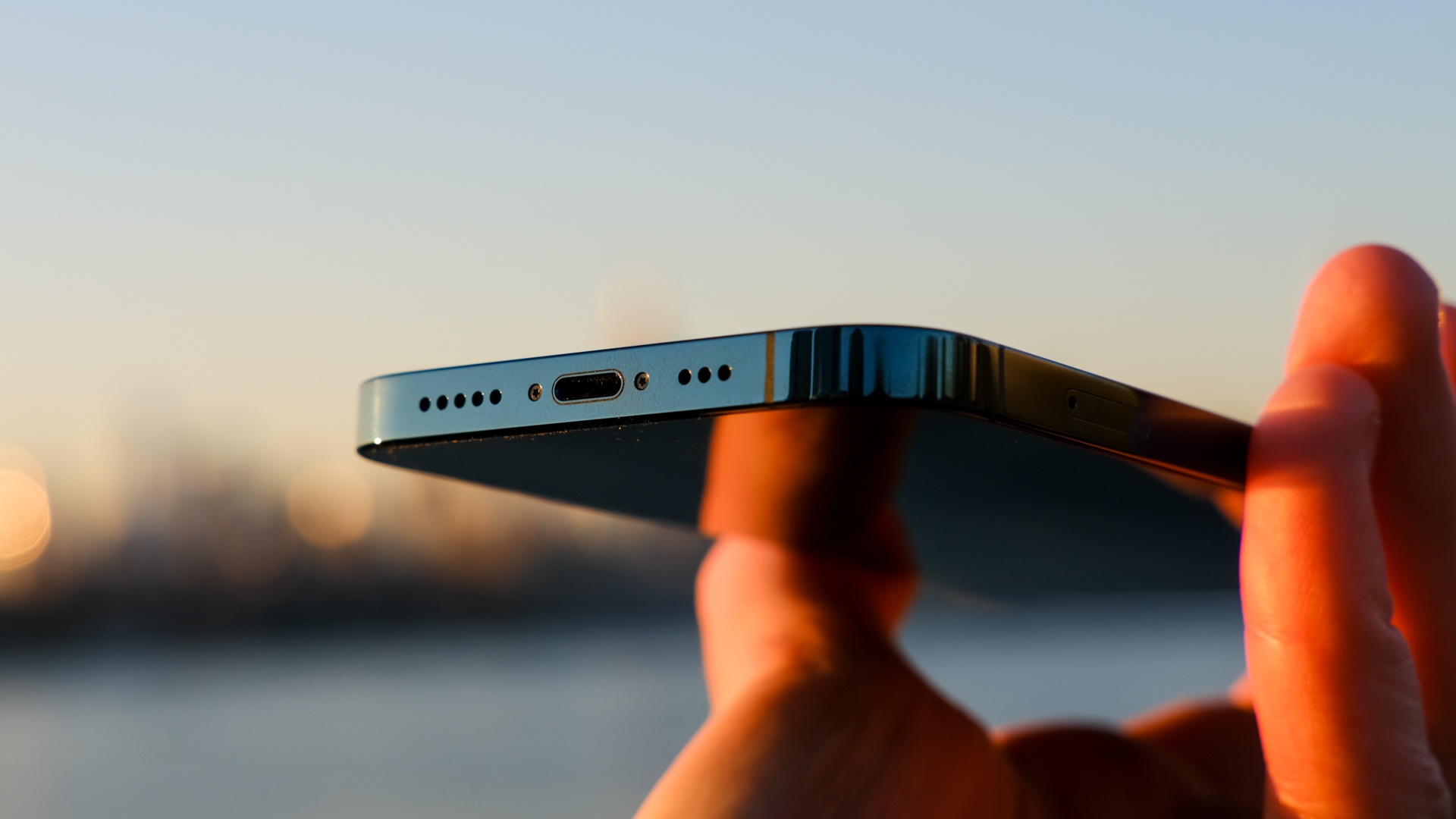 Den luc Apple bo cong Lightning? hinh anh