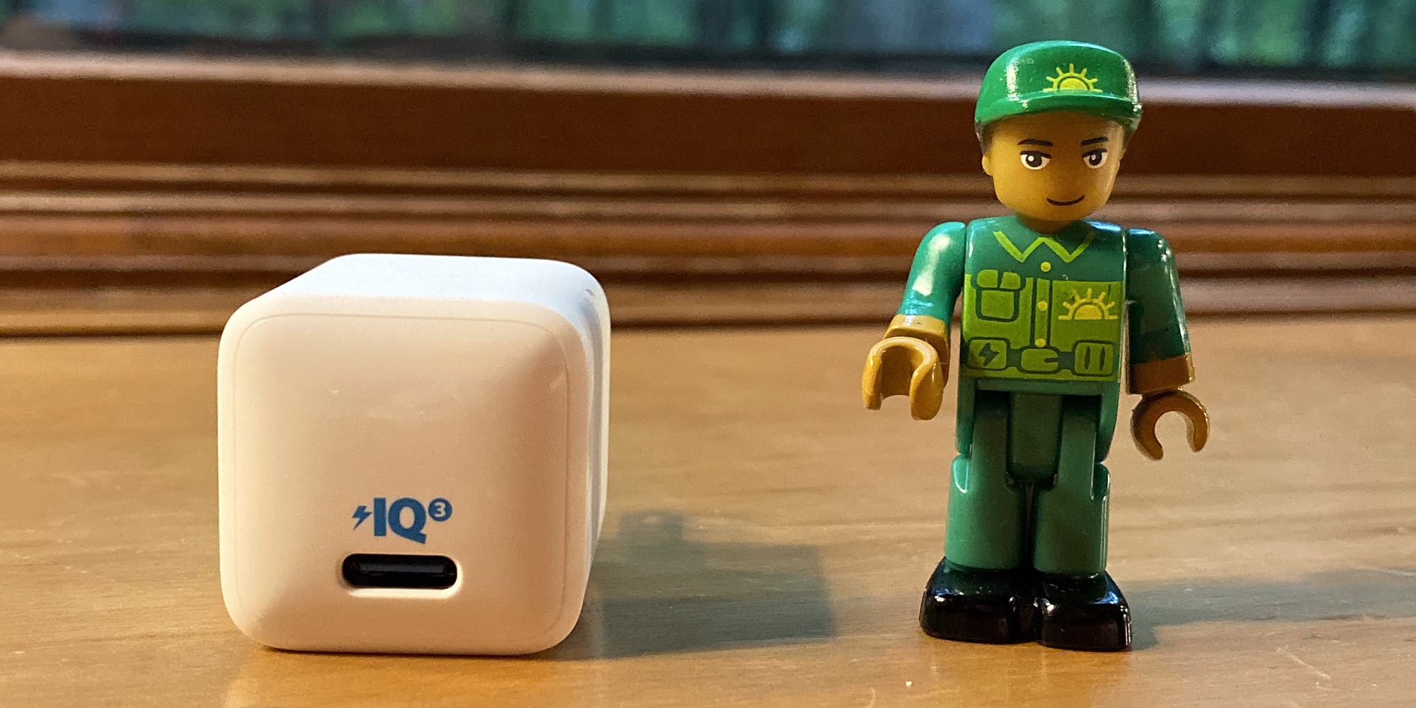 Cu sac cho iPhone 13 Pro Max anh 1