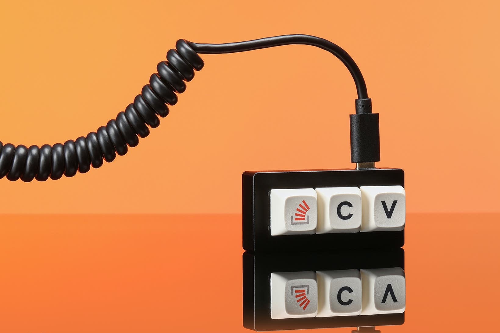 Ban phim may tinh cho lap trinh vien chi co 3 nut hinh anh