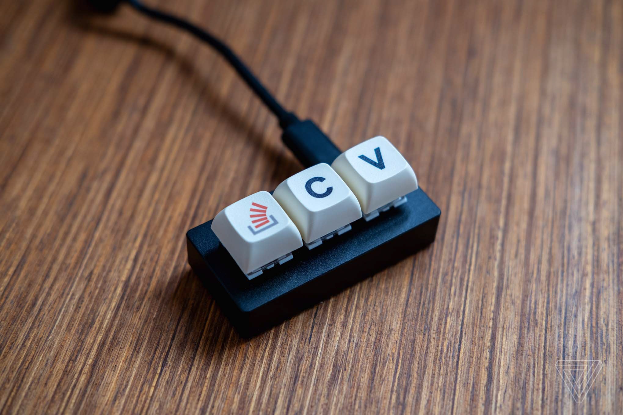 Ban phim may tinh Stack Overflow chi co 3 nut anh 4