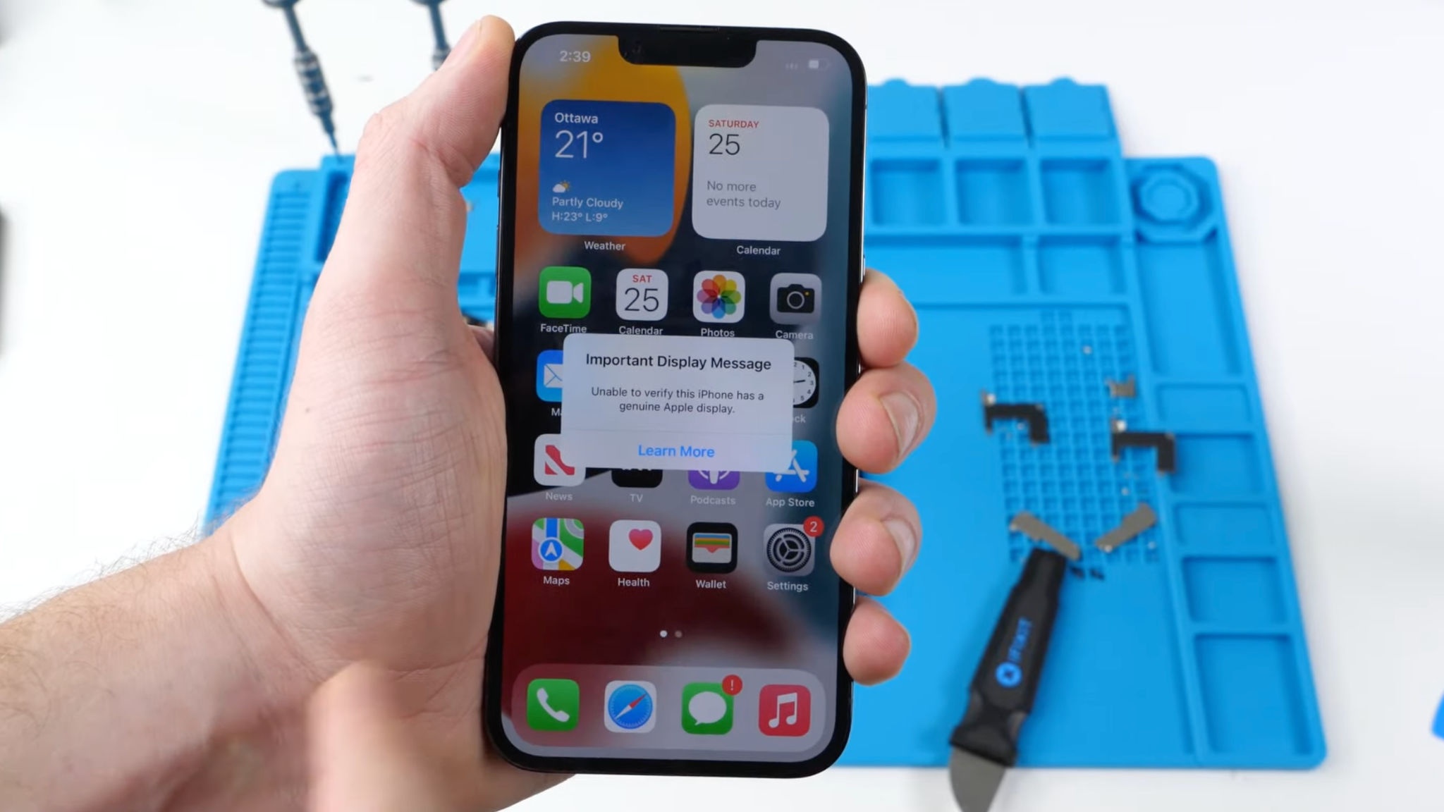 Con chip khien iPhone 13 kho sua chua hon hinh anh