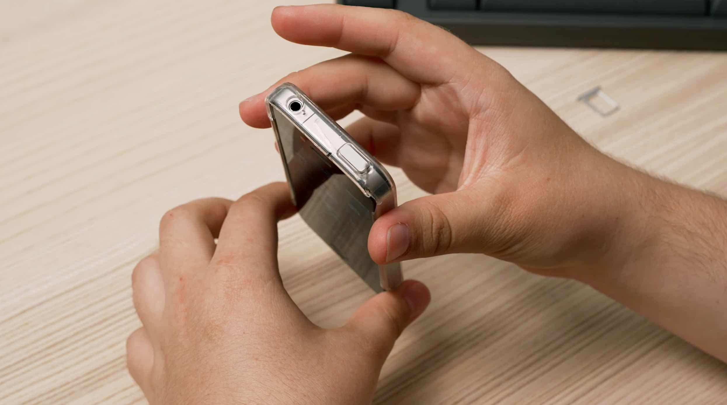 Chiec iPhone cua Apple nhung khong co logo qua tao anh 3