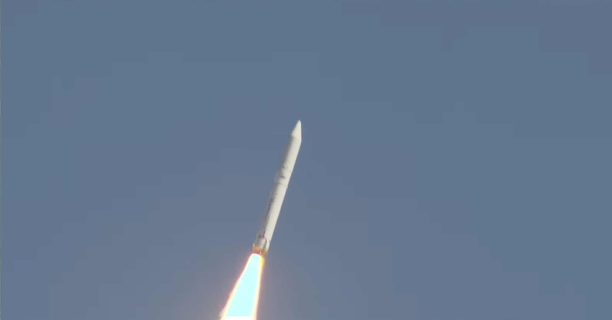 Ve tinh cua Viet Nam duoc phong len quy dao hinh anh