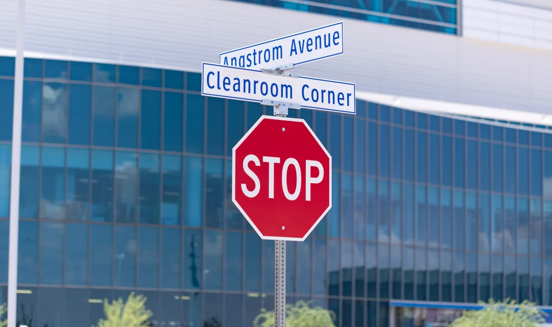 Ben trong nha may chip 7 ty USD cua Intel anh 12