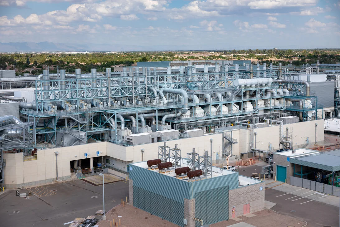 Ben trong nha may chip 7 ty USD cua Intel anh 16