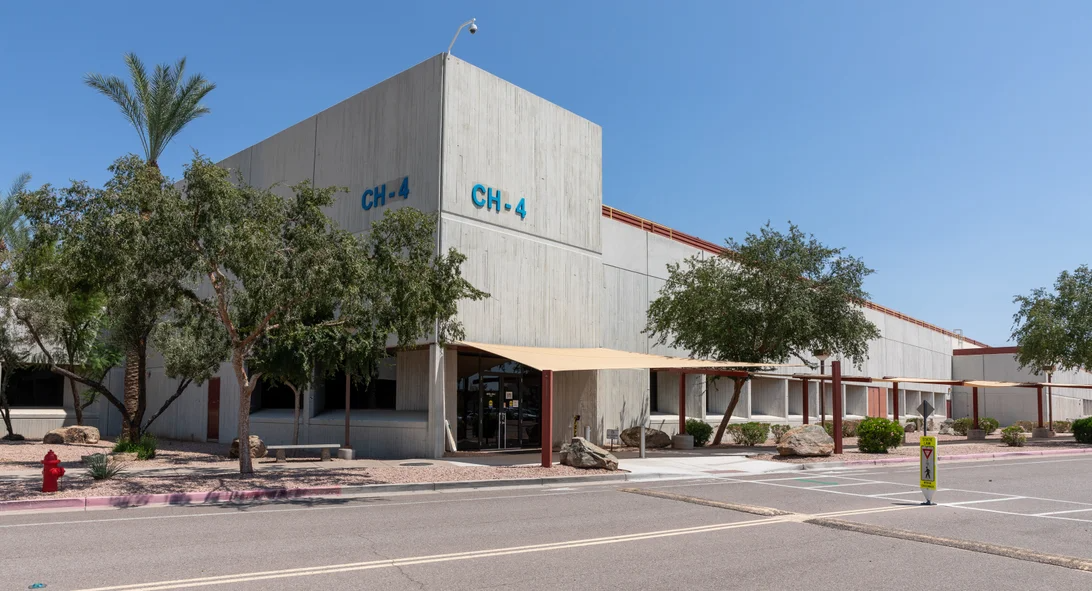 Ben trong nha may chip 7 ty USD cua Intel anh 20