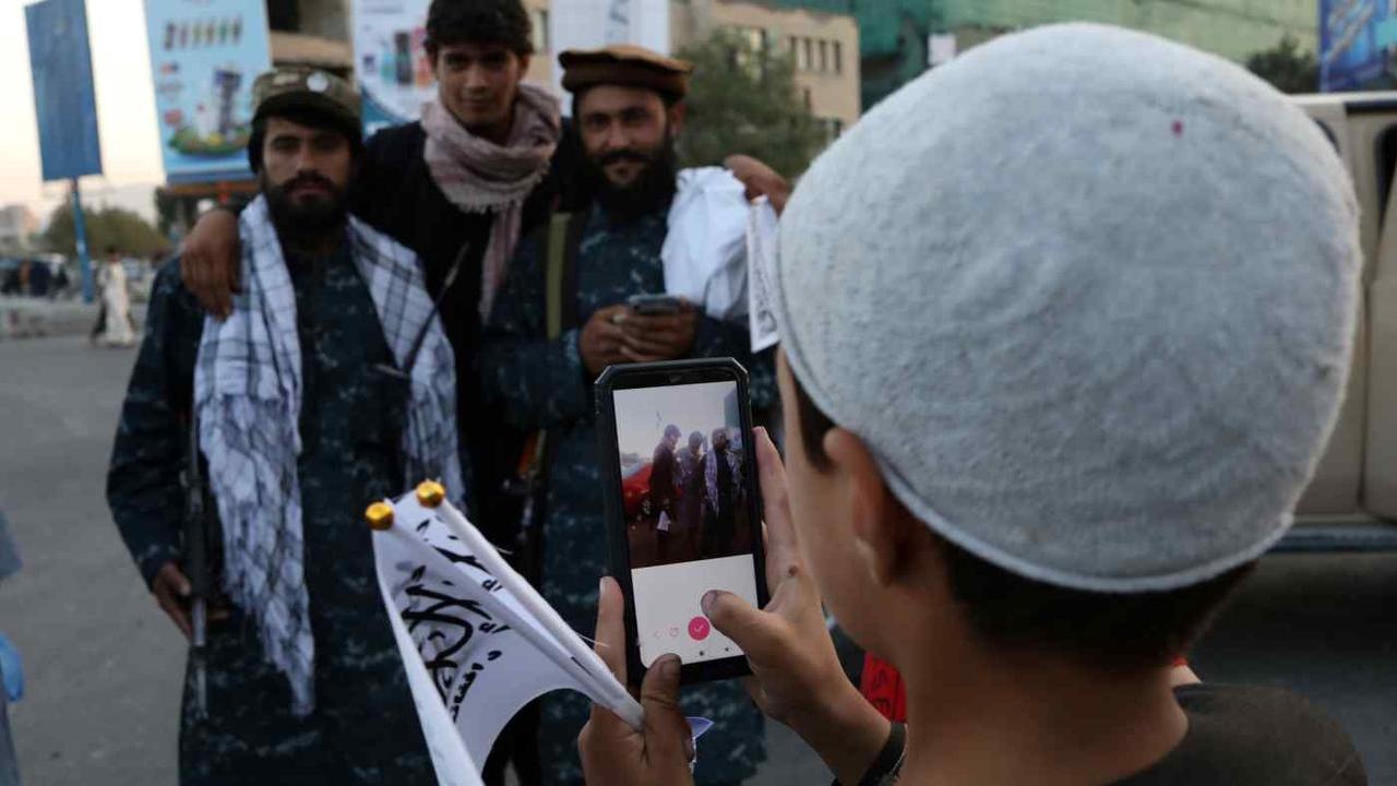 Tho chep du lieu tim cach song sot duoi thoi Taliban anh 3