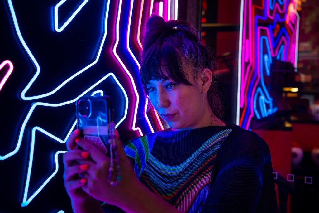 Bi khoa tai khoan Instagram vi dung ten 'metaverse' anh 2