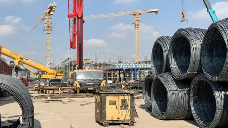 Luxshare xay nha may rong 40 san bong da de rap iPhone anh 2