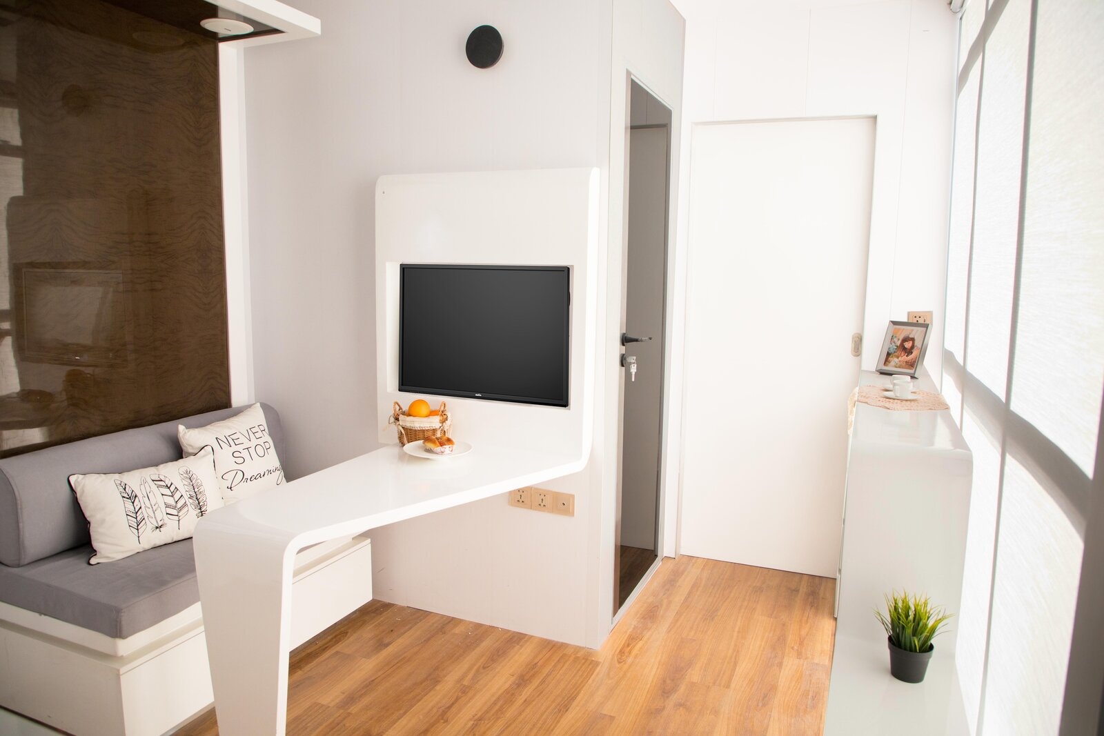 Ben trong nha thong minh mini cua Nestron anh 3