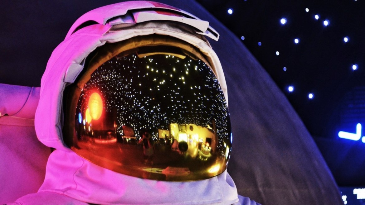 Se ra sao neu co nguoi chet ngoai vu tru? hinh anh