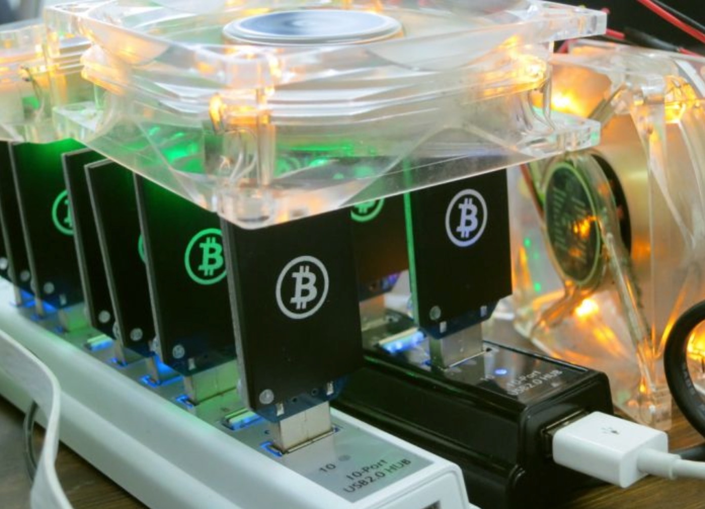 Tho dao Bitcoin may man nhan duoc 215.000 USD hinh anh