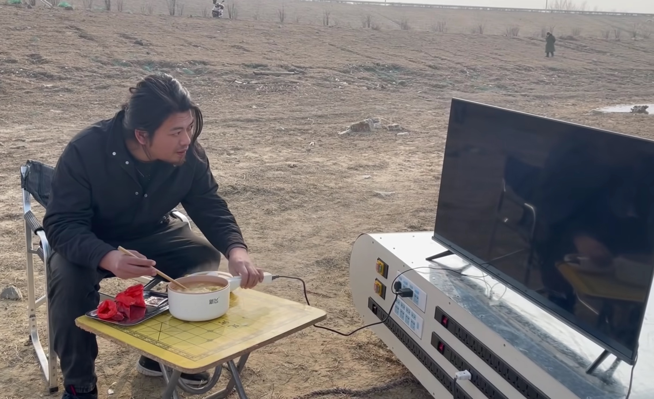 YouTuber che tao sac du phong 27 trieu mAh anh 6