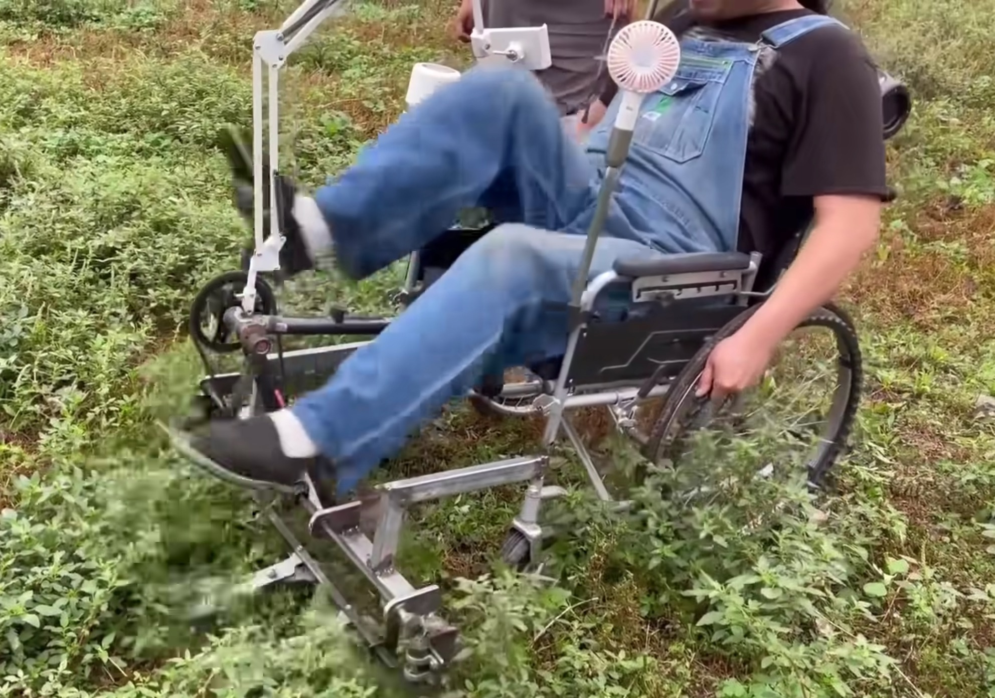 YouTuber che tao sac du phong 27 trieu mAh anh 8