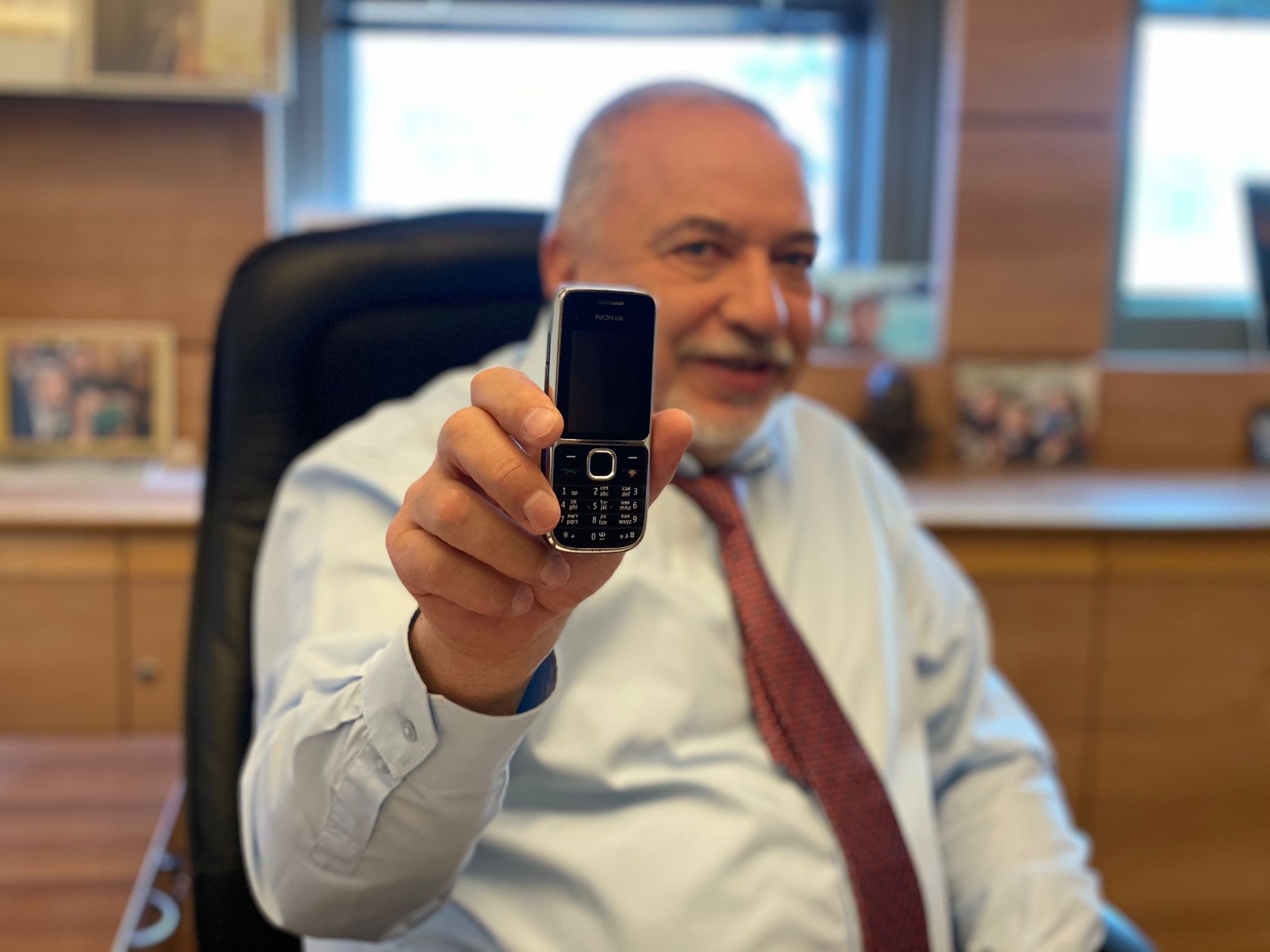 Dien thoai 'cuc gach' bat ngo ban chay tai Israel anh 2