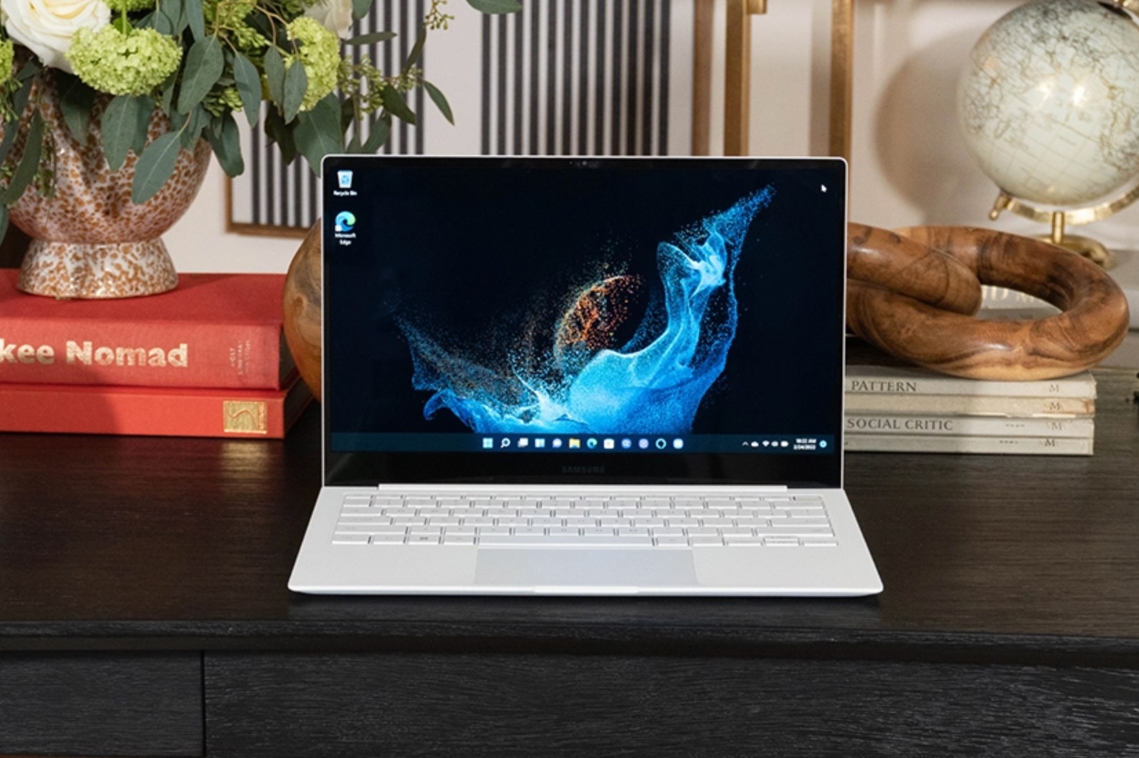 Samsung ra mat laptop nang 870 g hinh anh