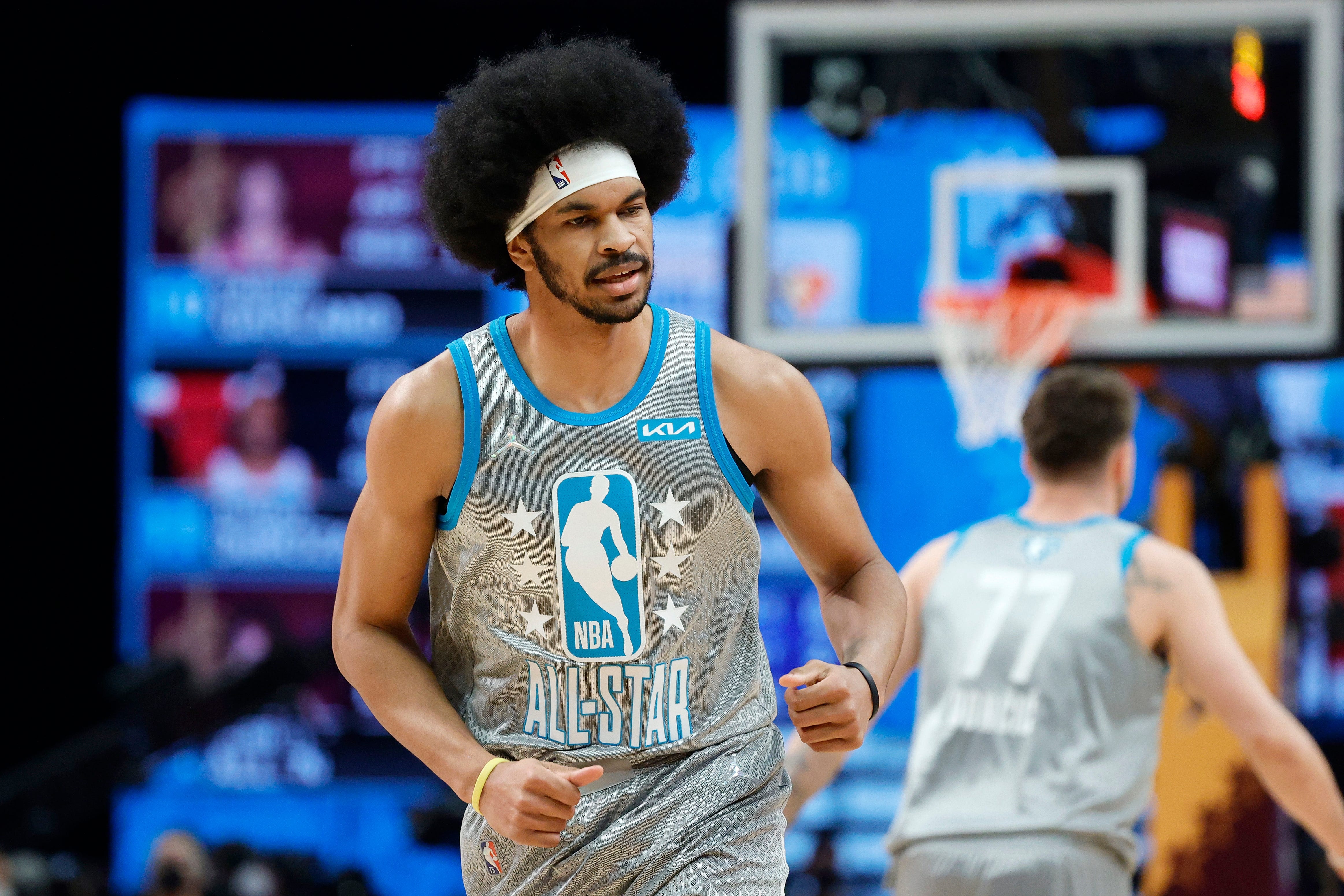 Cau thu NBA bi dong doi ep mua iPhone anh 1