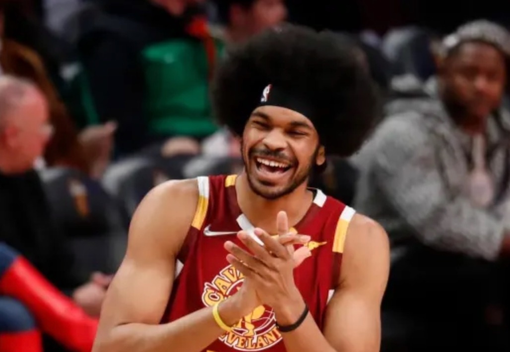 Cau thu NBA bi dong doi ep mua iPhone hinh anh