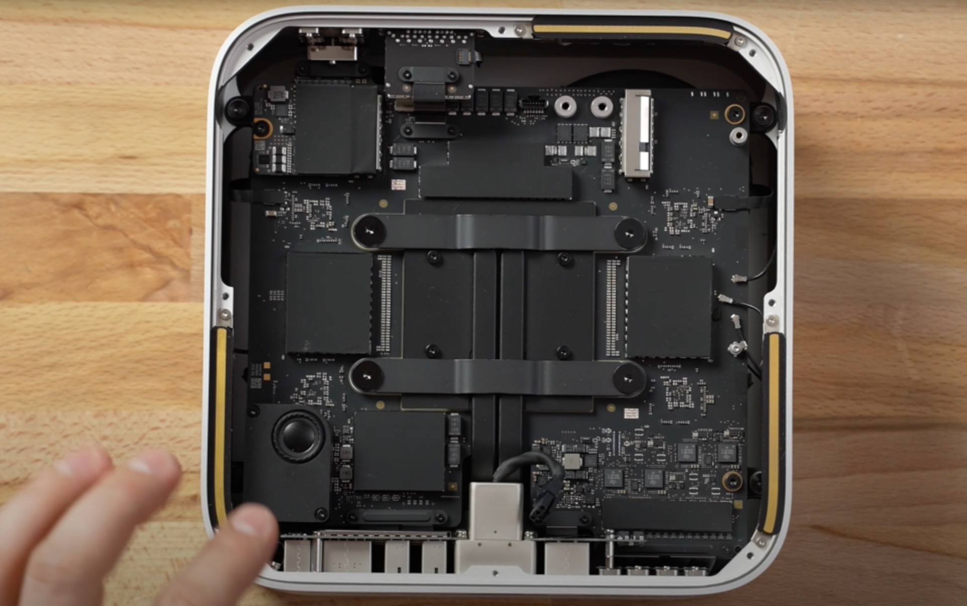 Chip M1 Ultra cua Mac Studio lon co nao? anh 2