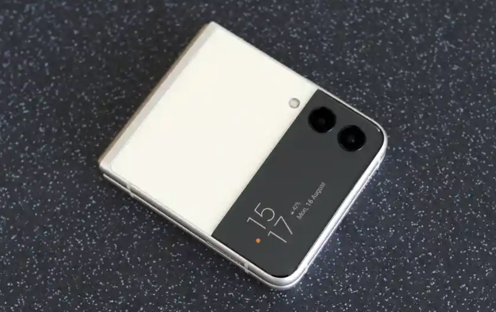 Galaxy Z Flip3 la smartphone gap ban chay nhat 2021 hinh anh