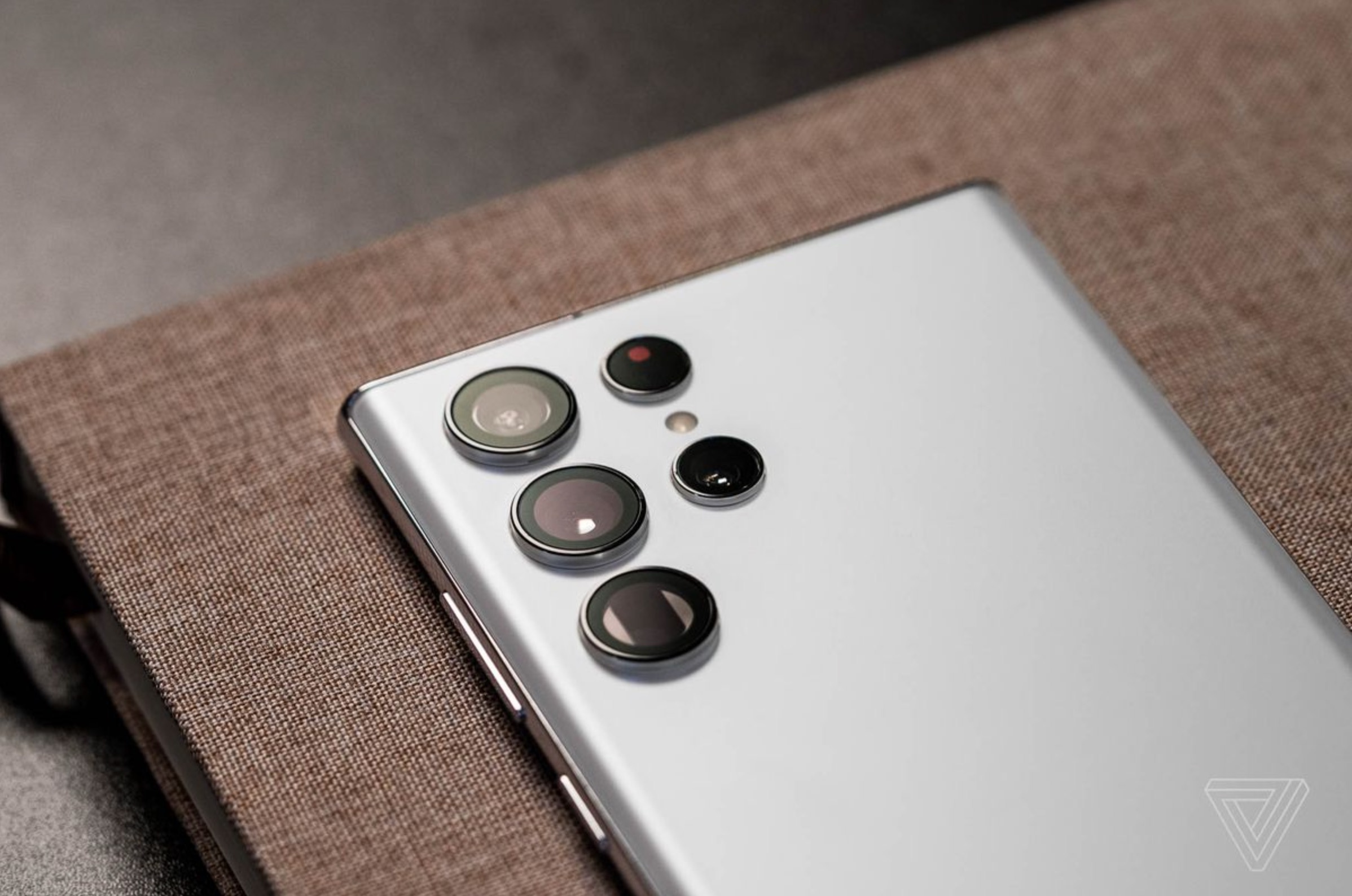 Samsung van dan dau thi phan smartphone hinh anh