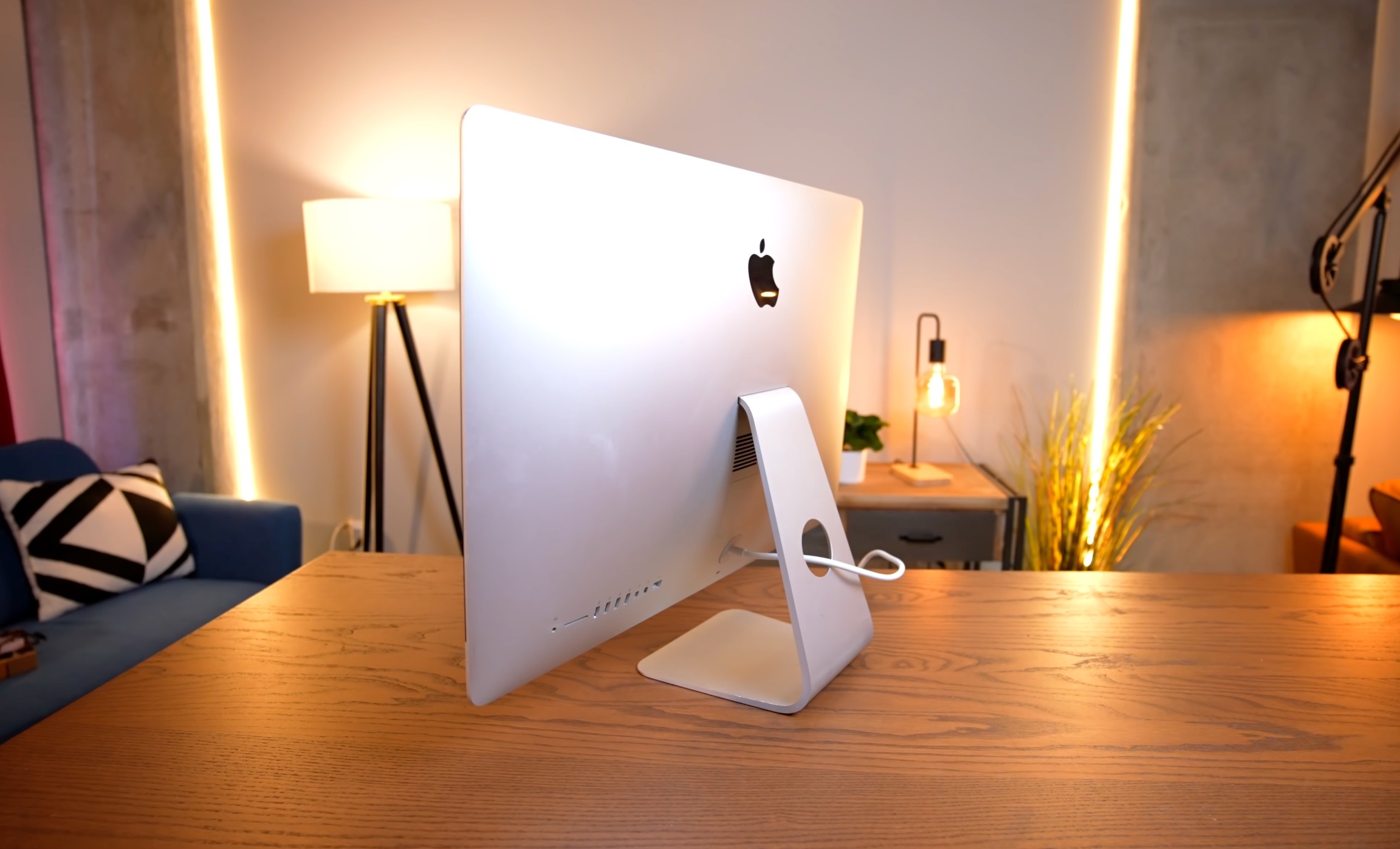 YouTuber nghi cach so huu 'Studio Display' voi gia 870 USD anh 2