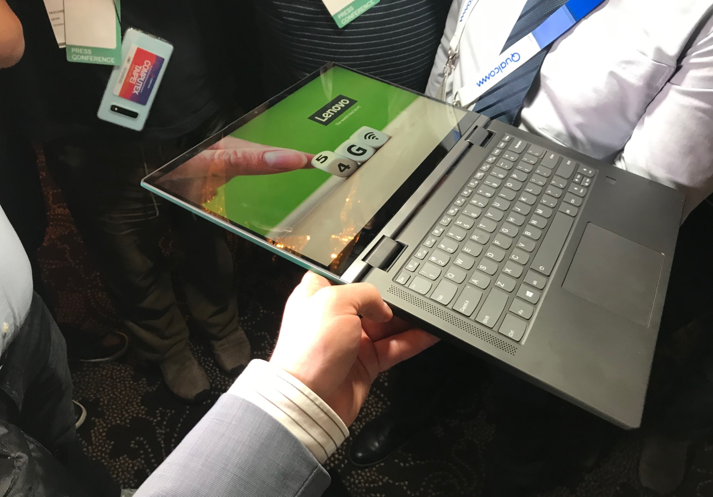 Trung Quoc muon loai bo may tinh nuoc ngoai hinh anh